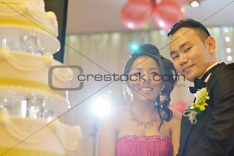 Asian wedding cake cutting