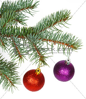 Red and violet balls on the Christmas tree