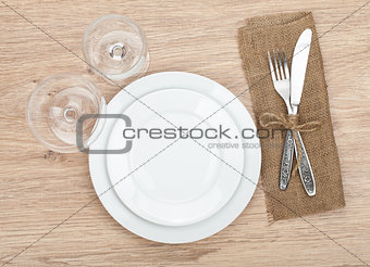 Empty plate, wine glasses and silverware set
