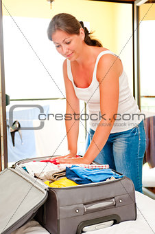 girl collects gently suitcase Sea