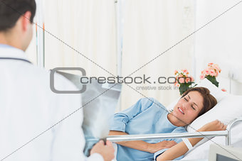 Doctor visiting patient in the hospital
