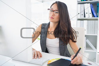 Concentrated casual photo editor using graphics tablet