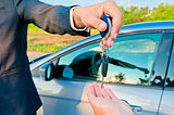 handing over keys of new car buyer