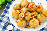 Potato with bacon and herbs