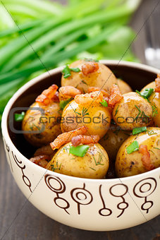 Potato with bacon and herbs