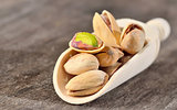 raw pistachio nuts