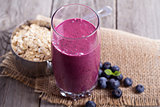 Smoothie with blueberries and oatmeal
