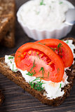 Sandwich with cream cheese and tomato