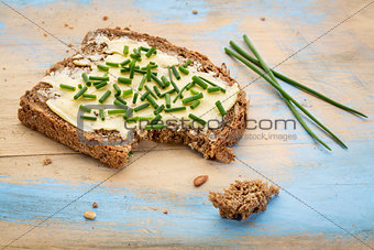 rye bread with butter and chive