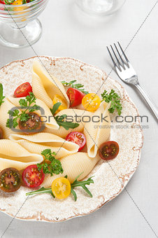 shell pasta vith vegetables