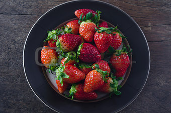 strawberries  on  dish