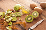 Peeling and slicing kiwifruit for dessert