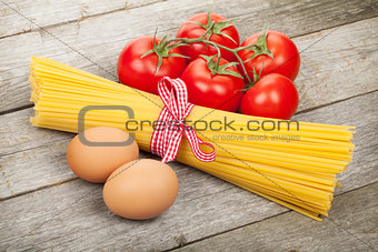 Pasta, tomatoes and eggs