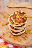 Cheese pancakes with raisins