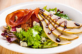 Fresh green salad with pears and jamon