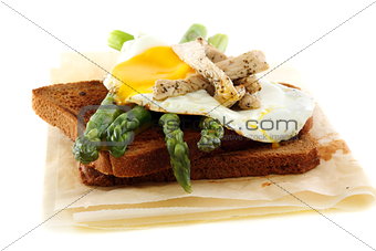 Rye bread with asparagus, eggs and turkey.