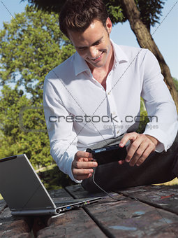 A smiling man with laptop