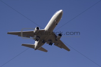 Landing passenger airplane 3