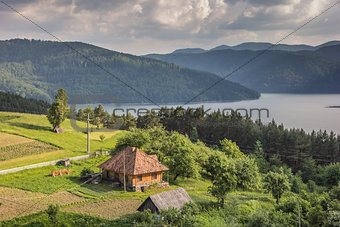 Little romanian house on the the shore of Lake Bicaz