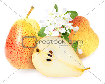 Fresh yellow-orange pears with green leaf
