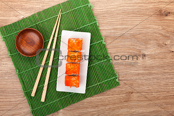 Sushi maki with tobiko