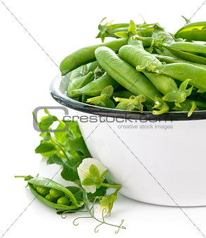Fresh green peas with leaf and flower