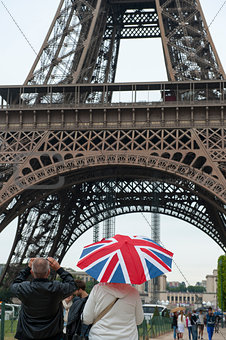 english tourists in paris photographing the eiffel tower