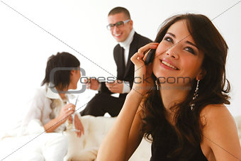 woman speaks on a mobile phone l
