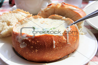 Mussel soup in a pot of bread
