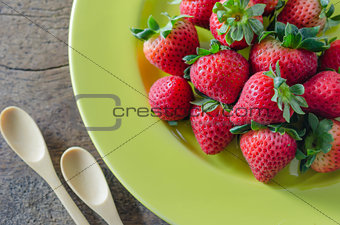  red strawberries on green dish