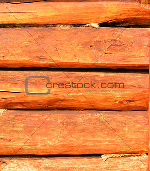 Wall made ​​of wooden beams
