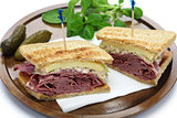 reuben sandwich, pastrami sandwich