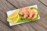 Cooked shrimps with lemon