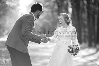 Black and white picture of happy wedding couple together.