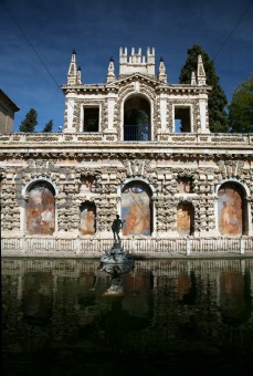 seville royal palace reservoir