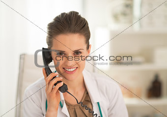 Portrait of doctor woman talking phone