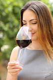 Somelier woman smelling red wine