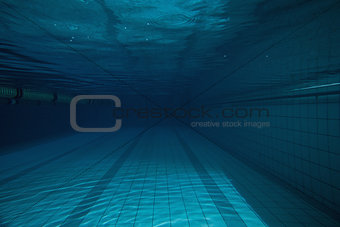 Deep blue swimming pool with no one in it
