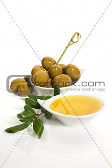 Green olives and extra virgin olive oil
