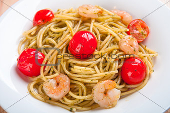 Spaghetti with shrimps and tomatoes