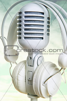 White microphone and headphones