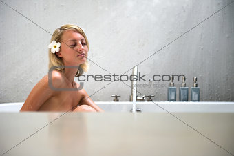 Woman relaxing in bath 