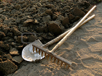 rake and spade