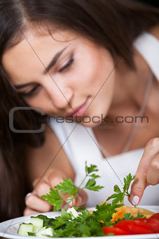 girl prepares salad