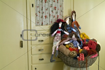 ragdolls with wool in a basket