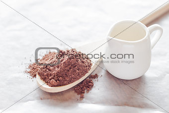 Powdered cocoa ingredient and fresh milk