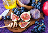 Fresh figs and dark grape