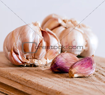 Two garlic bulbs and cloves