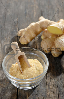 ginger root and ground ginger spice 