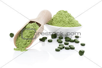 Wheatgrass powder and chlorella pills